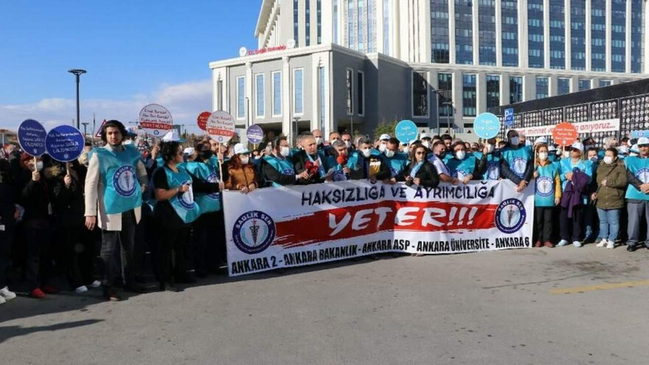 Ankara’da sağlık çalışanları iş bıraktı