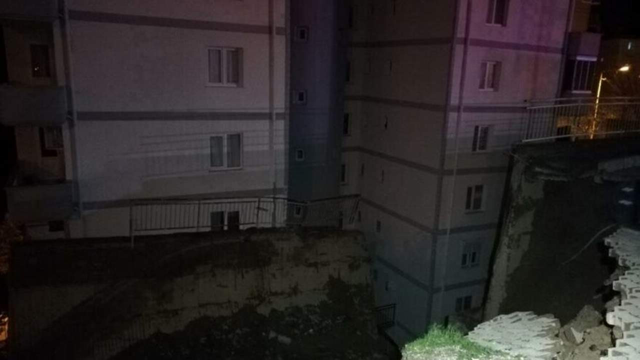 İzmir'de büyük panik! Gece yarısı 88 daire boşaltıldı !