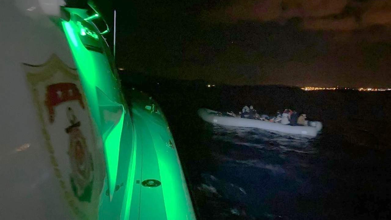 İzmir açıklarında 92 kaçak göçmen kurtarıldı