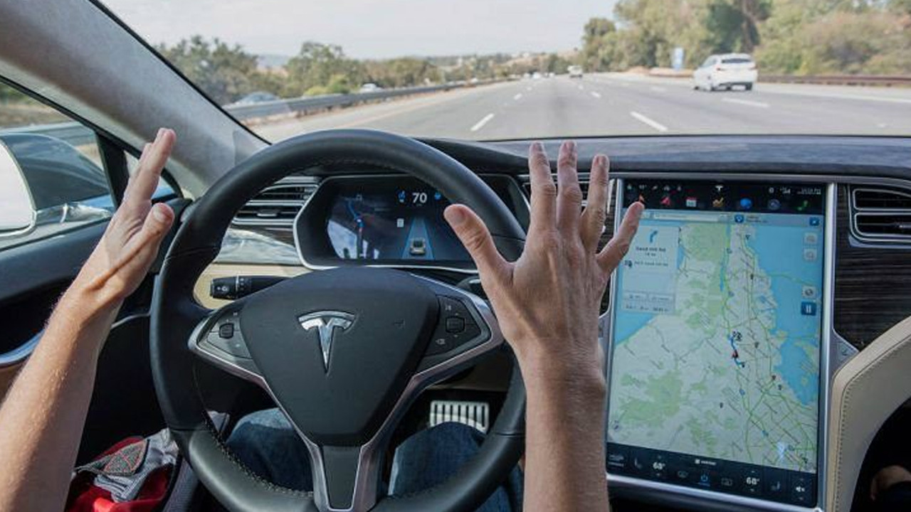 Tesla'nın otonom sürüş yazılımı korkuttu