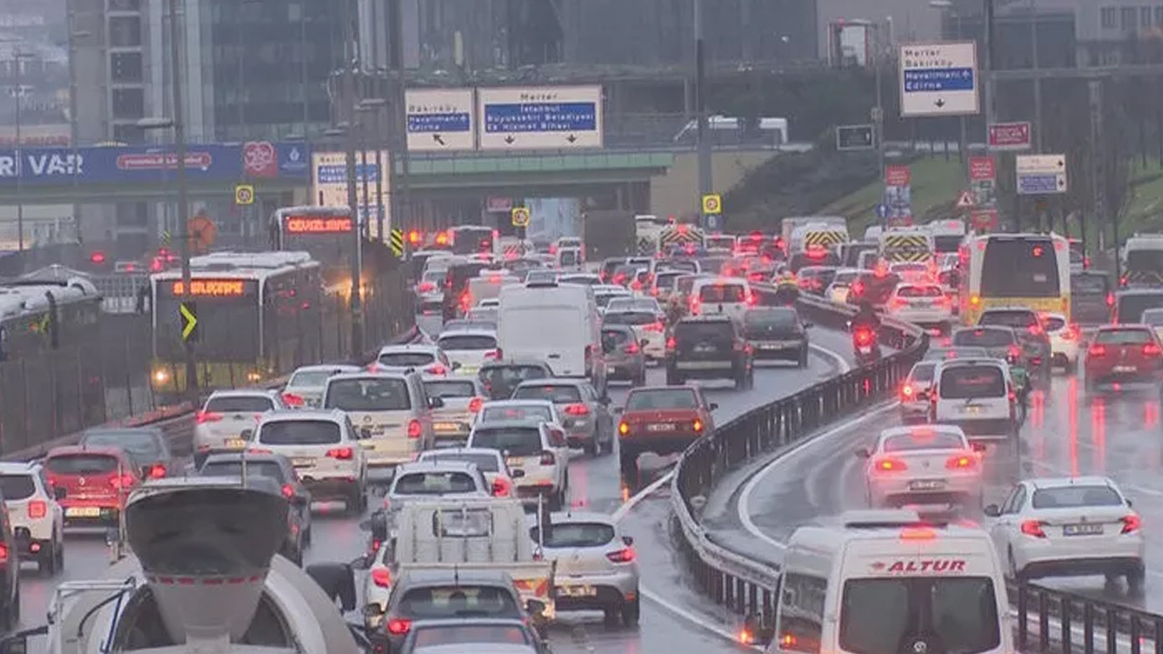 İstanbul'da trafik felç! Yüzde 80'e ulaştı