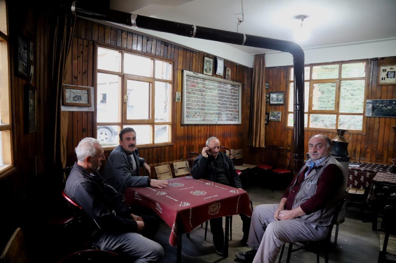 Kahvehanenin duvarındaki bu fotoğrafların hikayesi herkesi ağlattı - Resim: 3