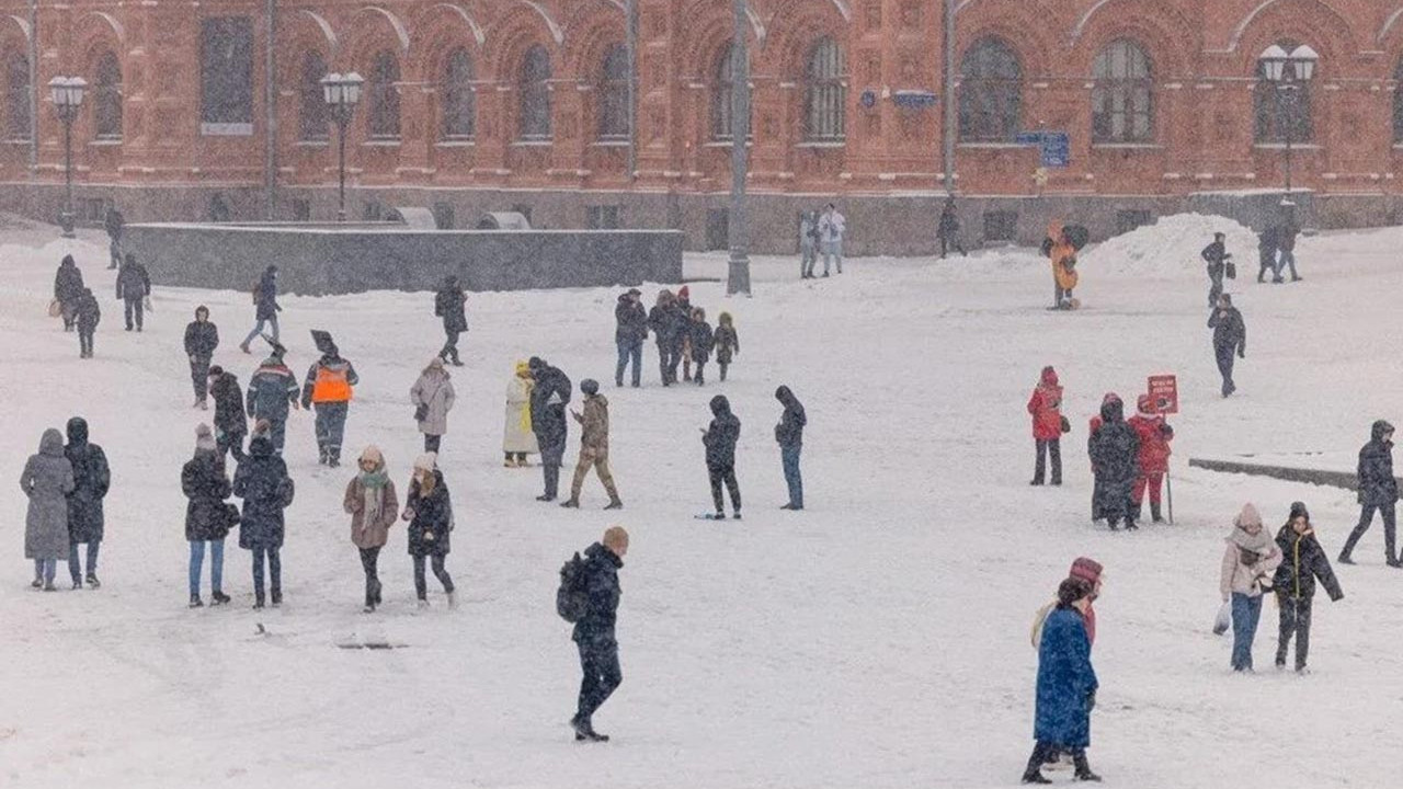 Moskova'da yoğun kar yağışı! Son 28 yılın rekoru kırıldı
