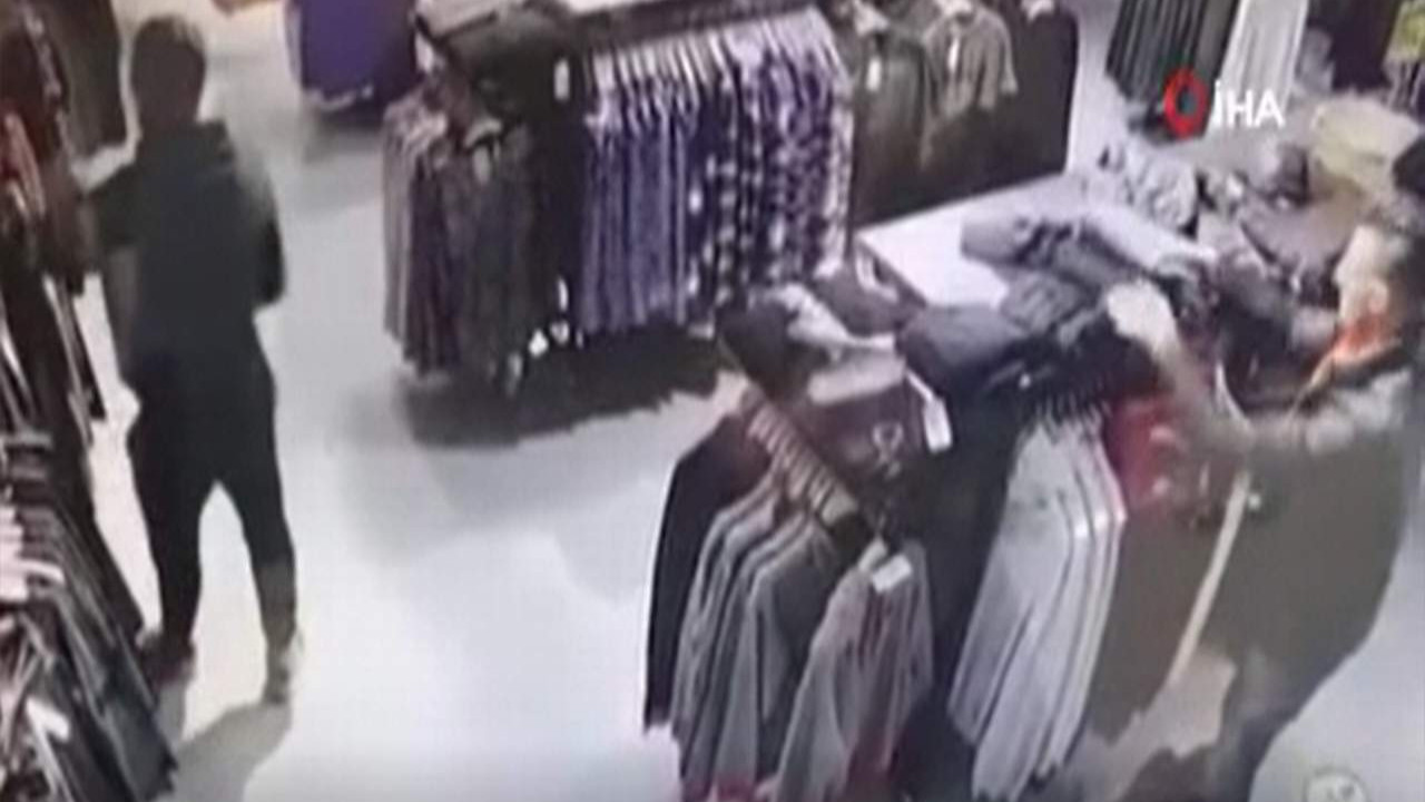 Yüzsüz hırsızlar kamerada! Deneye deneye çaldılar