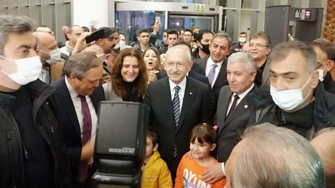 Kılıçdaroğlu'na otel girişinde sürpriz kutlama