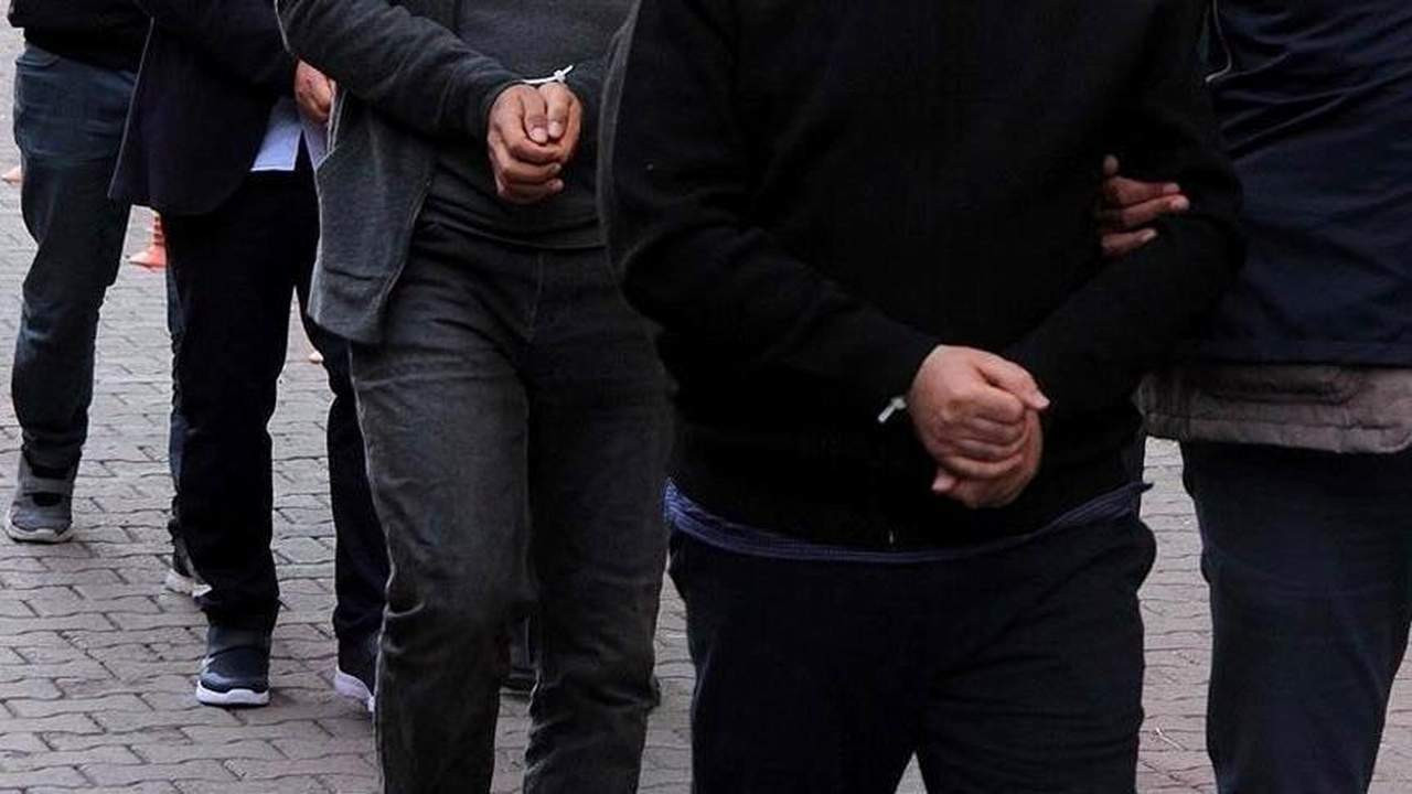 İzmir merkezli FETÖ operasyonu; 12 gözaltı kararı