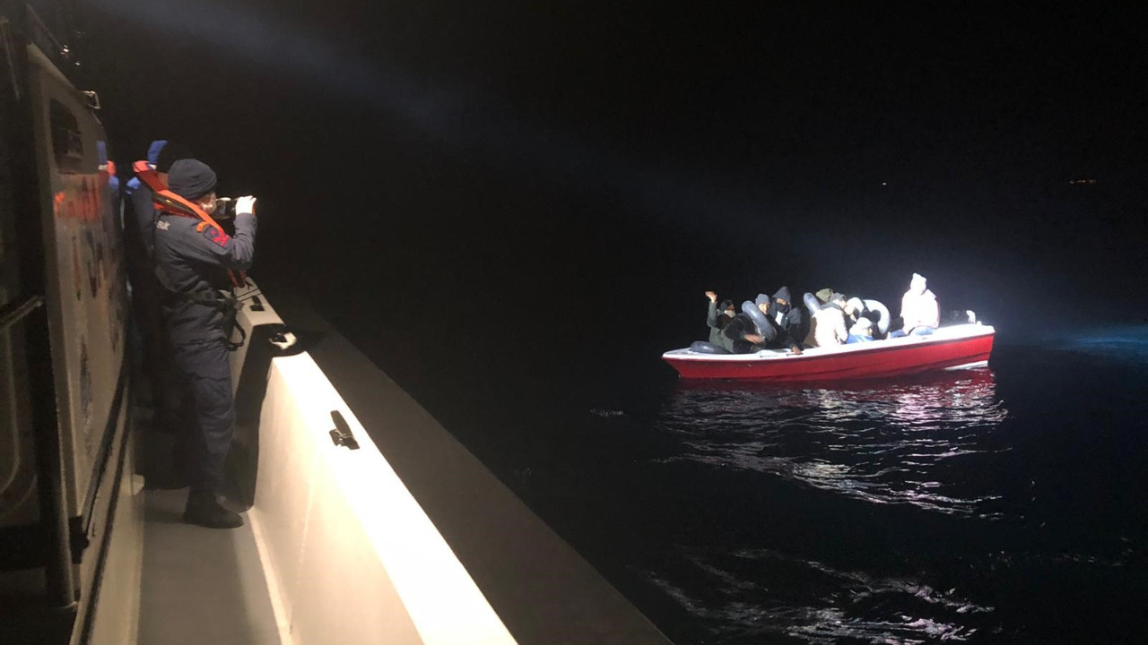 Yunanistan'ın geri ittiği 29 göçmen kurtarıldı