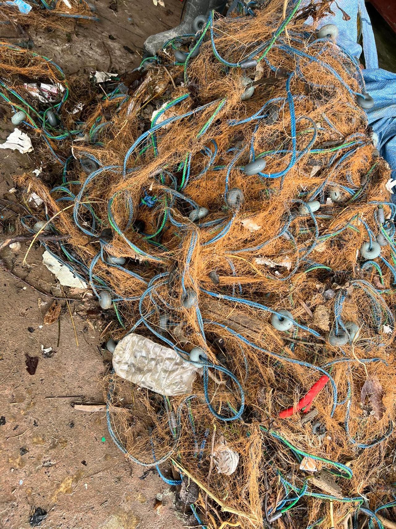 Karadeniz'de kırmızı alarm! Balık ağları balık yerine çöp doldu - Resim: 1