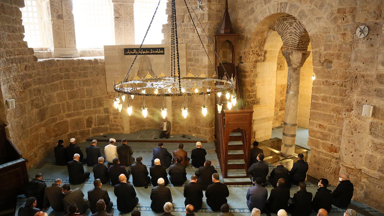 Türkiye'nin 15 asırlık camisinde 126 yıl sonra ilk namaz