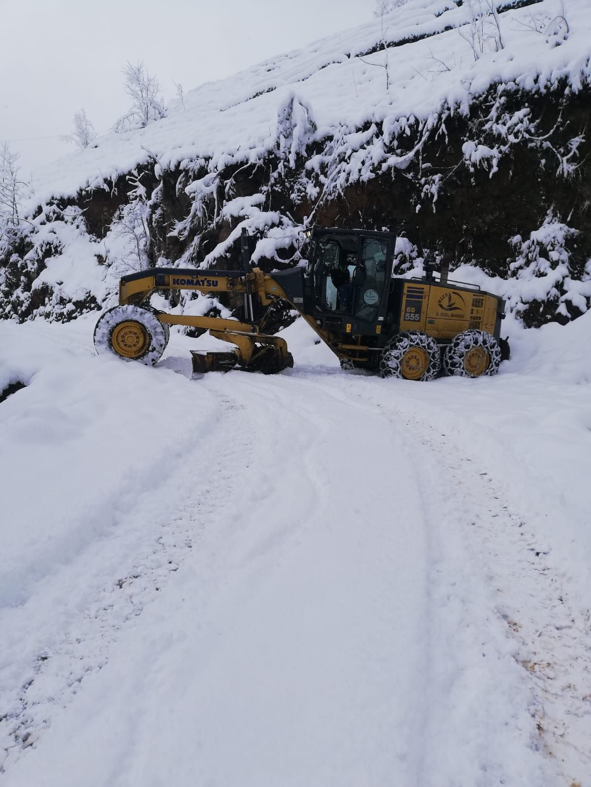 Doğu Karadeniz karlar altında! Yüzlerce köy yolu ulaşıma kapandı - Resim: 3