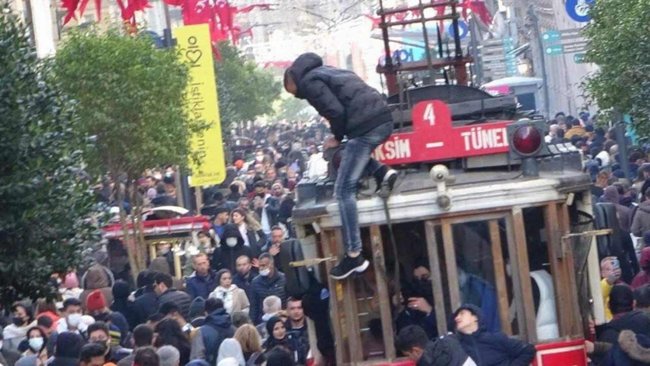 İstanbul'da korkutan görüntü! Adım atacak yer kalmadı