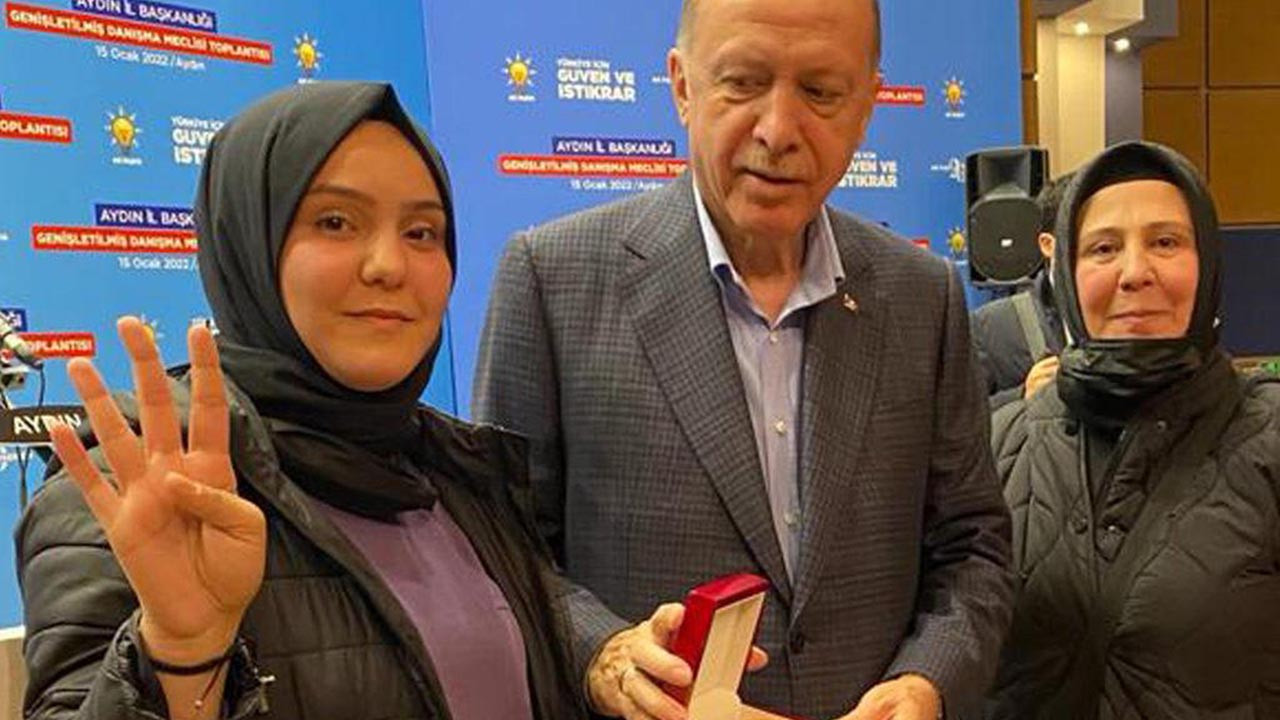 Erdoğan'dan üniversiteli genç kıza hediye altın bilezik