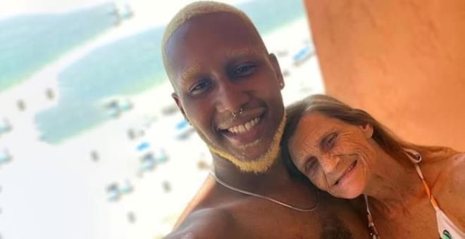 Genç aşkıyla evlenen 61 yaşındaki kadın, çocuk istiyor - Resim: 1