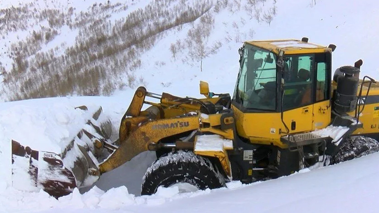 Muş'ta 5 metre karla mücadele devam ediyor