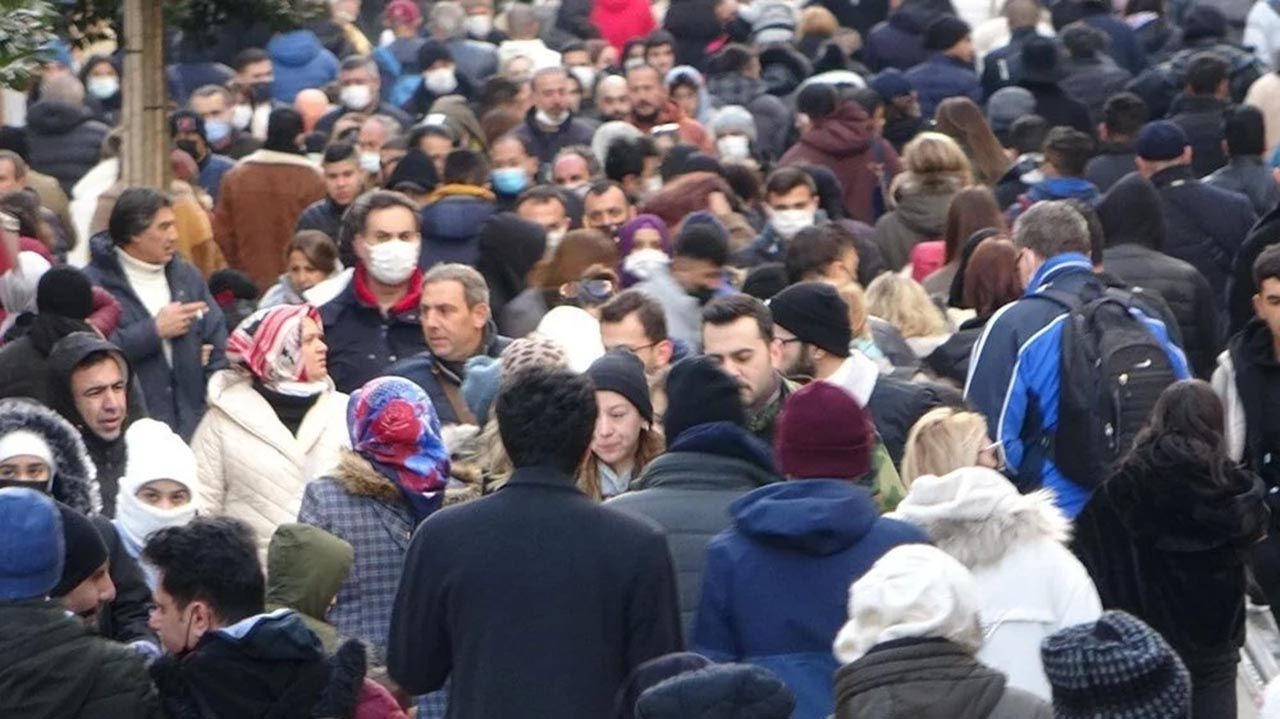 İstanbul'da korkutan görüntü! Adım atacak yer kalmadı - Resim: 1