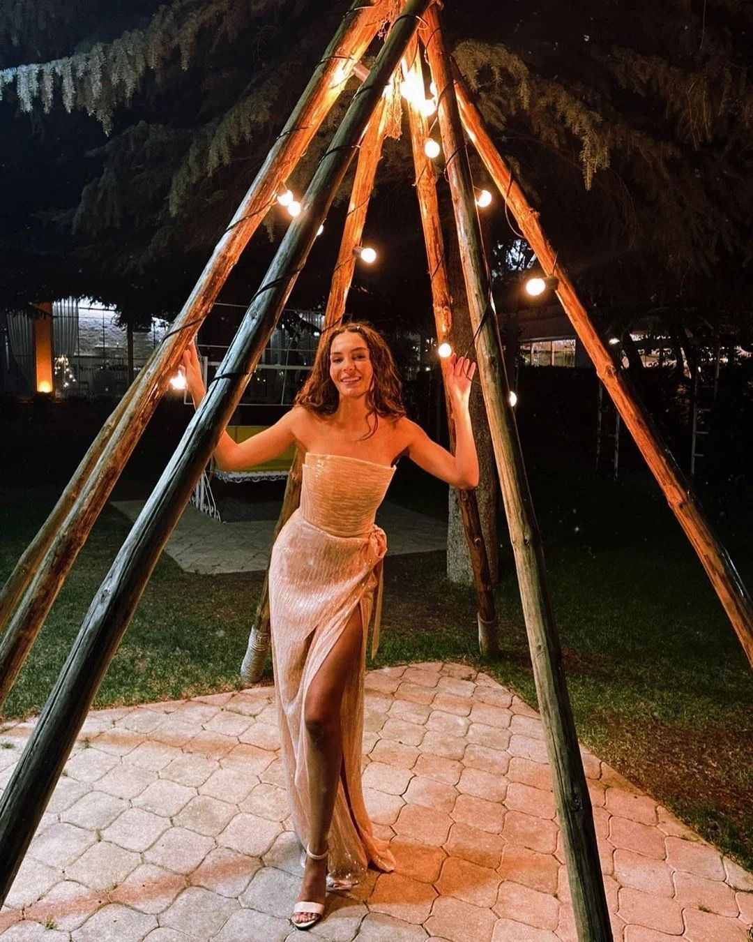 Hayranları şokta: Ebru Şahin'in estetiksiz fotoğrafları ortaya çıktı - Resim: 4