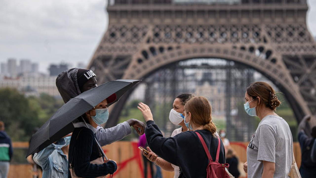 Fransa'dan tepki çeken aşı kartı düzenlemesine onay çıktı