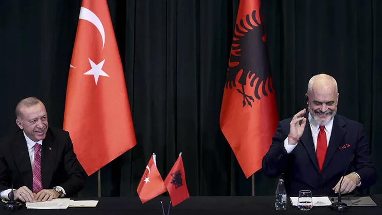 Cumhurbaşkanı Erdoğan'dan Arnavut gazeteciye: Bizi ters köşe yapmak istiyorsun galiba