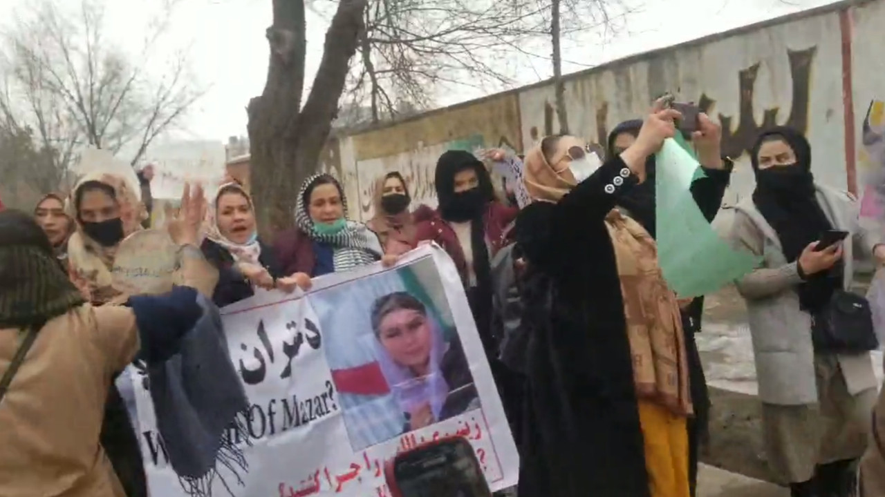 Afganistan'da kadınlar Taliban'a baş kaldırdı