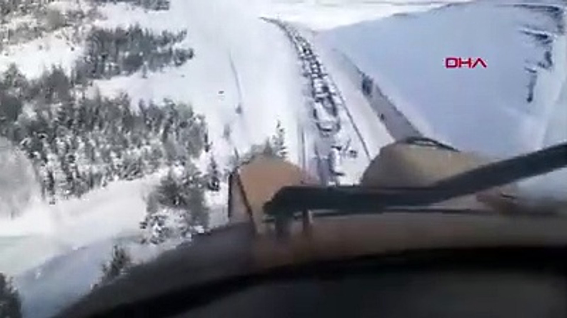 Gaziantep'te kar esareti: Yüzlerce araç mahsur! Vali son durumu açıkladı