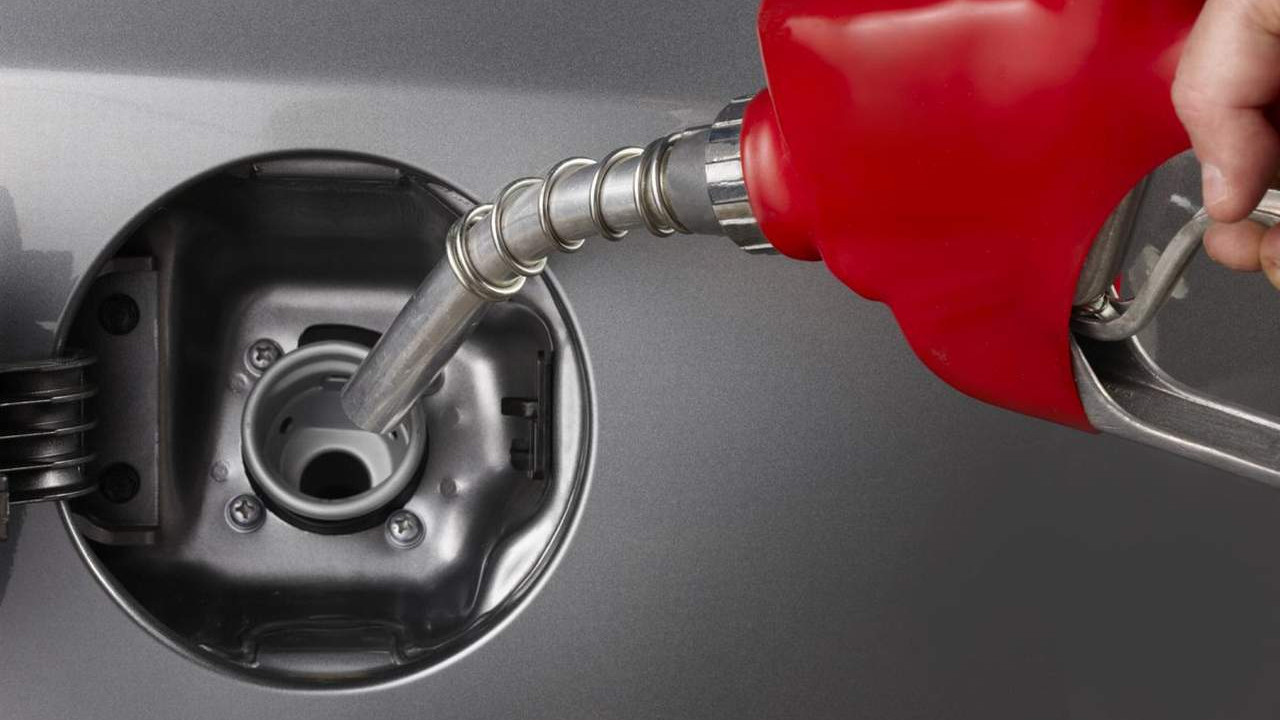 İngiltere'de benzin ve dizel fiyatları rekor kırdı