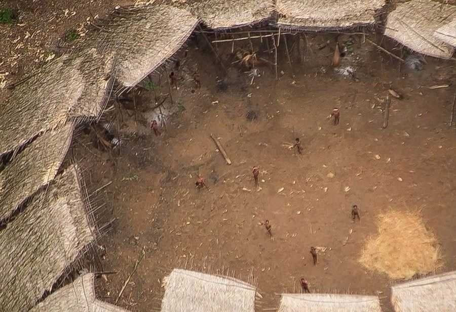 Dış dünya ile bağlantısı olmayan kabile şans eseri bulundu - Resim: 1