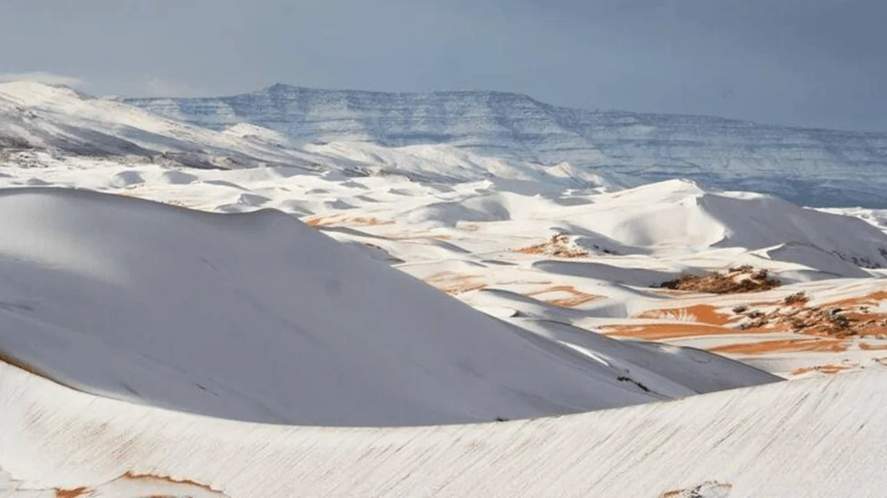 Dünyanın en büyük çölü Sahra Çölü'ne kar yağdı - Resim: 1