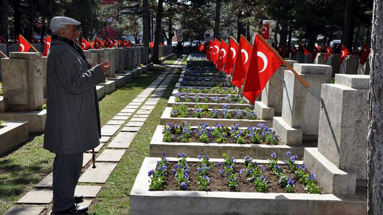 Erdoğan'ın memleketinde skandal! Şehit mezarı için para istediler