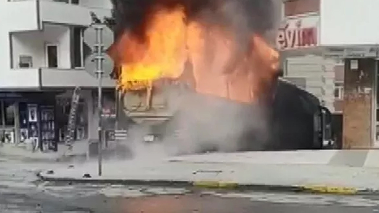 İstanbul'da korku dolu anlar: Yolcu otobüsü alev alev yandı