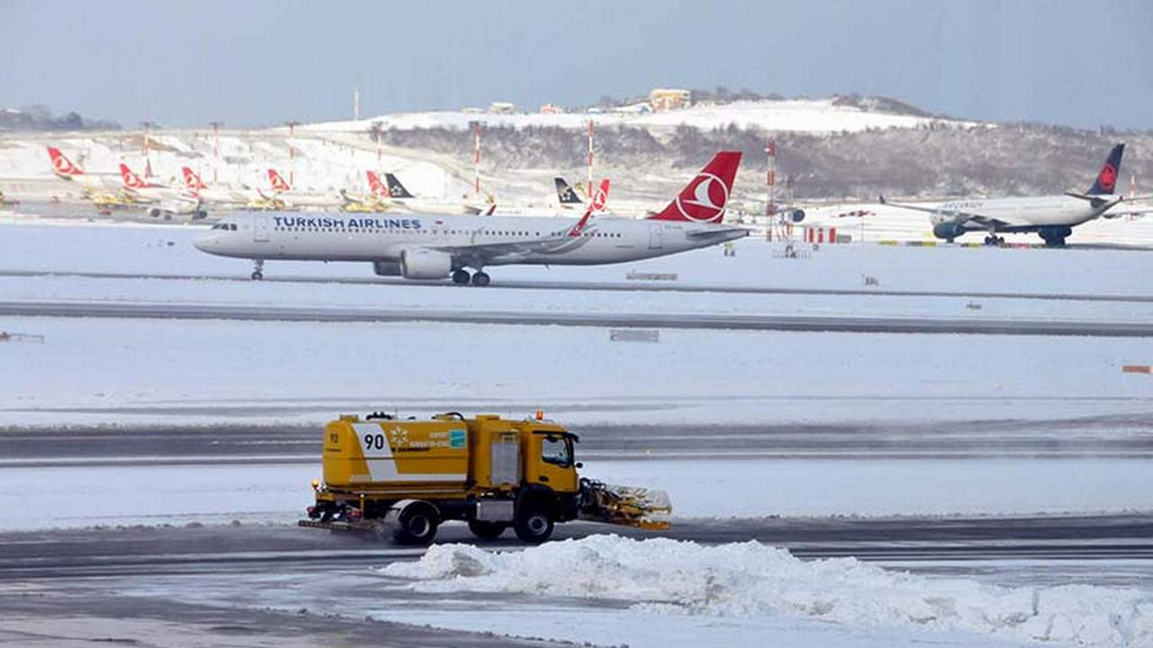 İstanbul Havalimanı'nda uçuşlar yarın sabaha kadar durduruldu