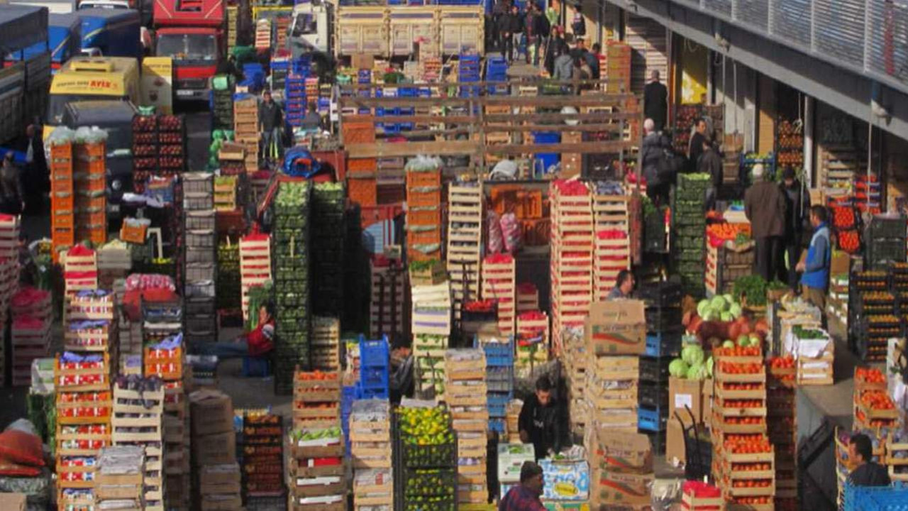 İstanbul Hali’nde meyve sebze fiyatları cep yaktı