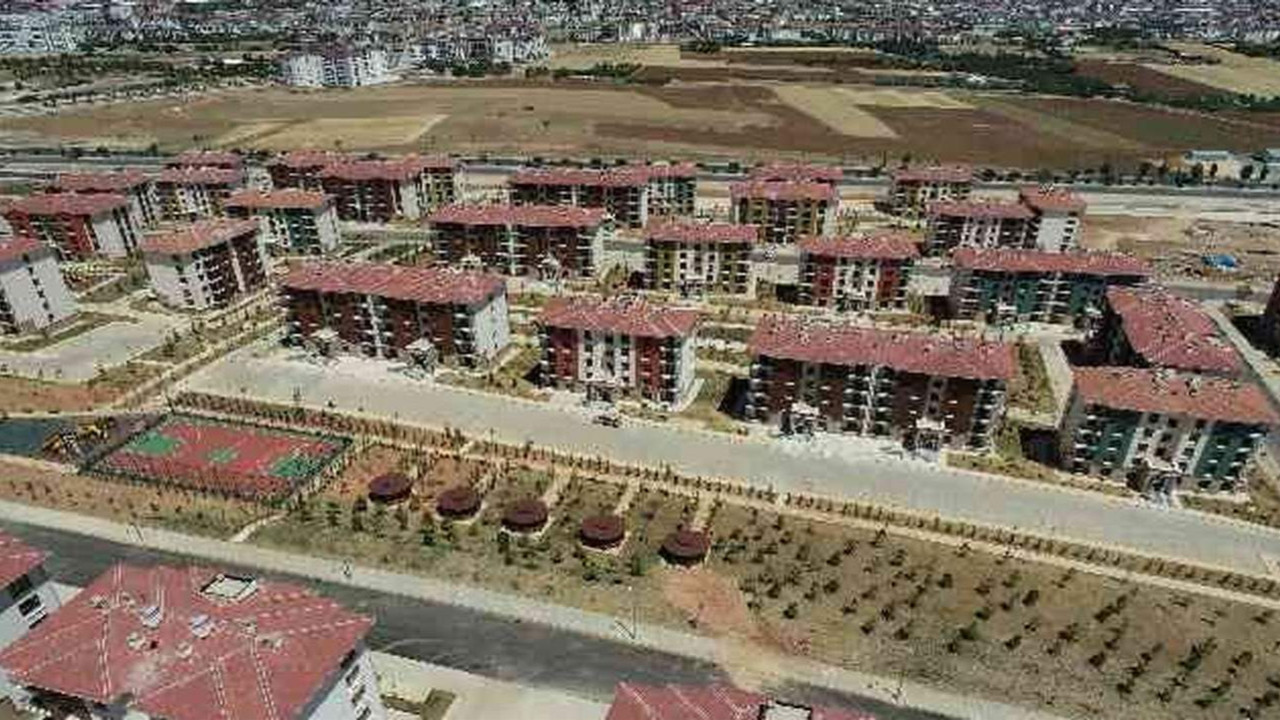 Deprem mağdurları yeni evlerine taşındı: ''5 yıldızlı otel gibi''