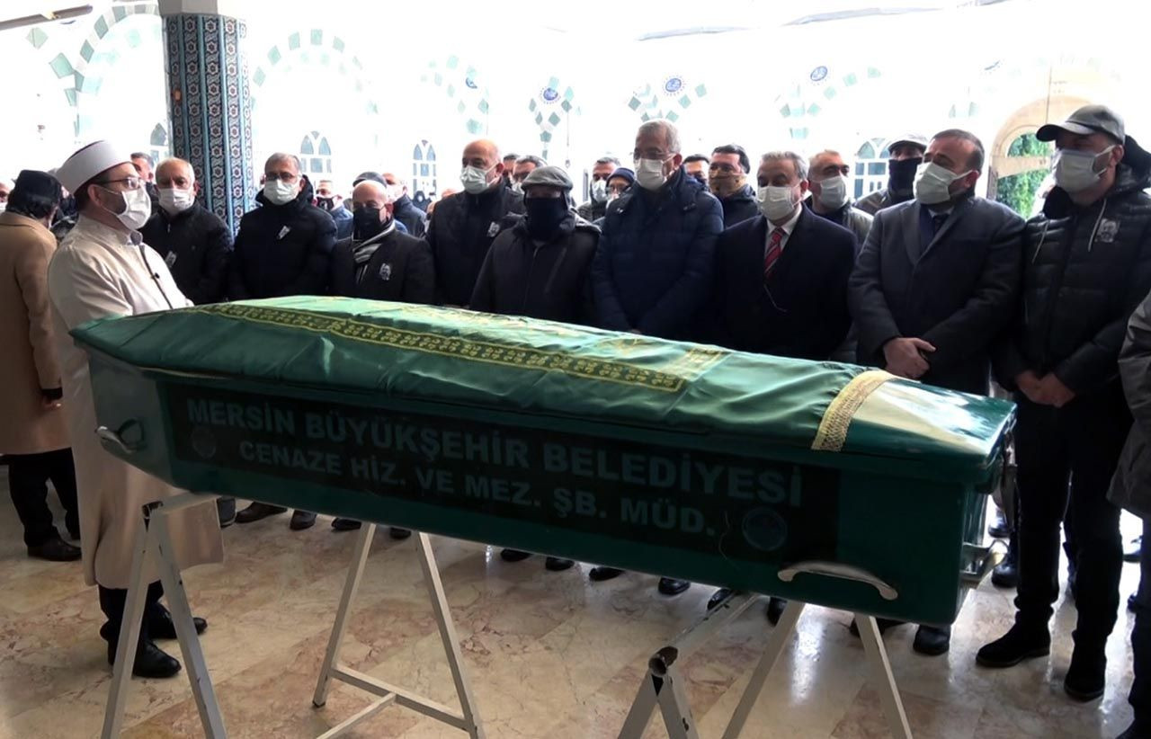 Ünlü oyuncu Ayberk Pekcan son yolculuğuna alkışlarla uğurlandı - Resim: 4
