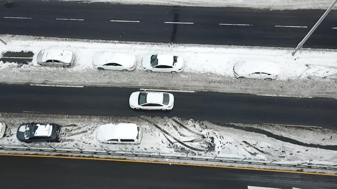 İstanbul'da yola bırakılan araçlar havadan görüntülendi - Resim: 1