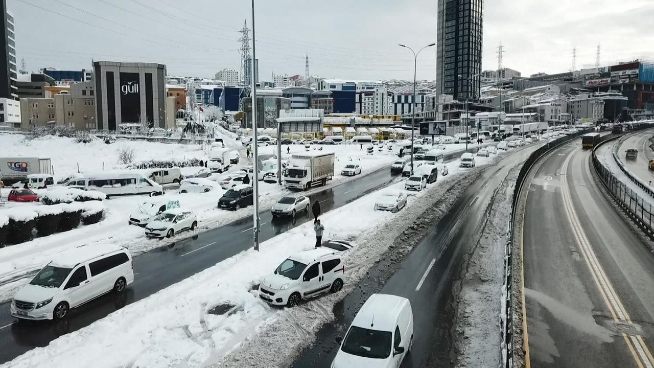 İstanbul'da yola bırakılan araçlar havadan görüntülendi - Resim: 3