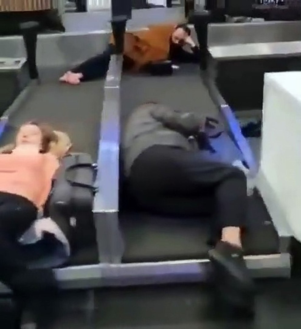 İstanbul Havalimanı’nda yolcular bagaj bandında yattı
