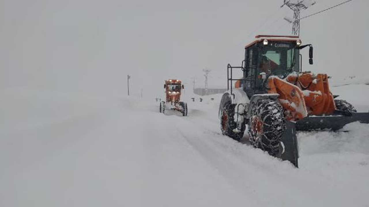 Tunceli-Erzincan yolunda ulaşıma kar engeli