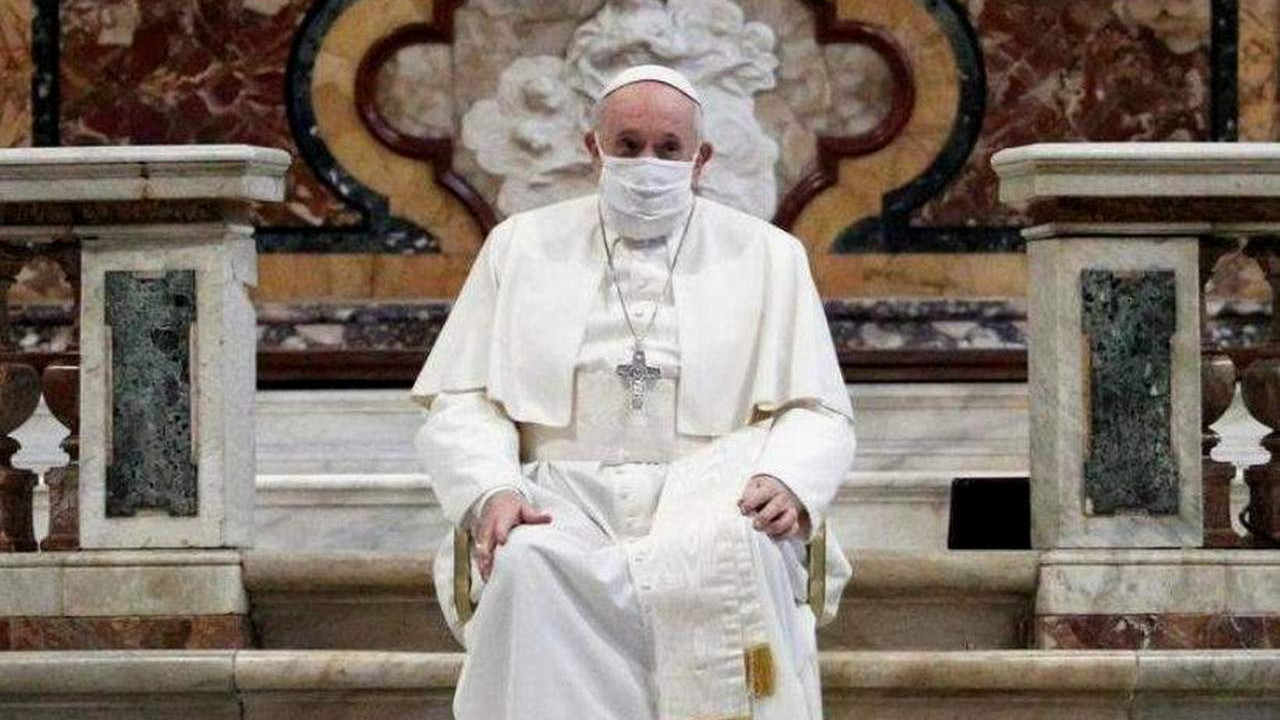 Papa Francis'ten eşcinsel çocuklar için ailelere çağrı