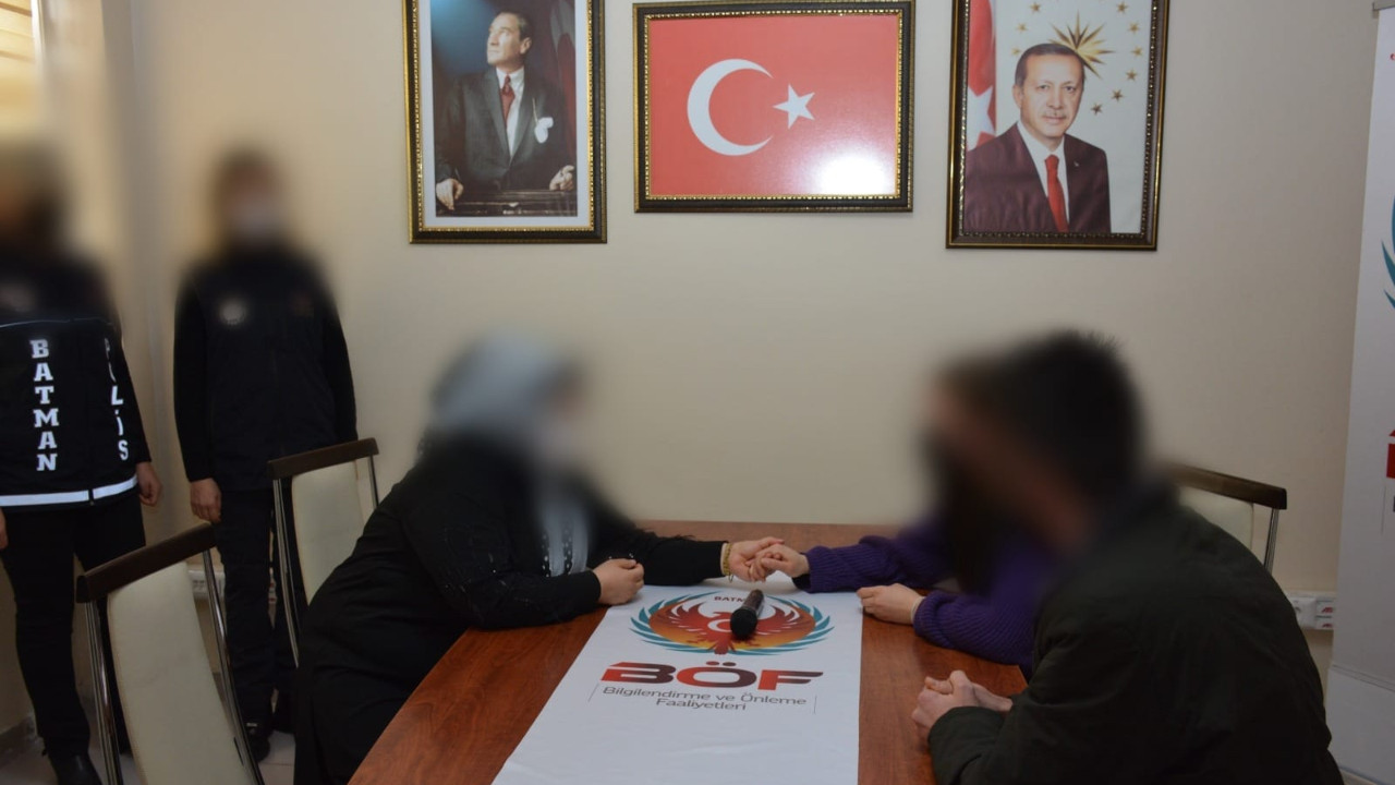PKK'dan kaçan 2 terörist aileleriyle buluştu