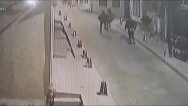 İstanbul'da kadına öldüresiye dayak kamerada - Resim: 4