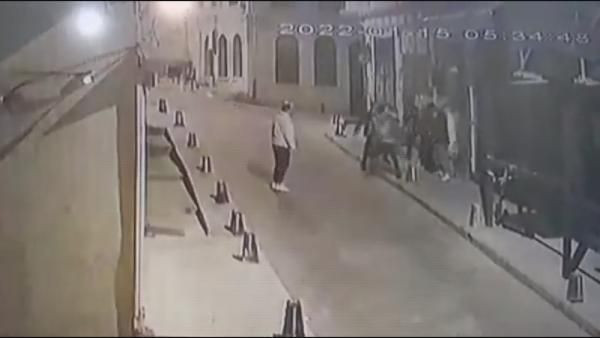 İstanbul'da kadına öldüresiye dayak kamerada - Resim: 1