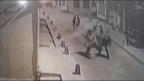 İstanbul'da kadına öldüresiye dayak kamerada - Resim: 3
