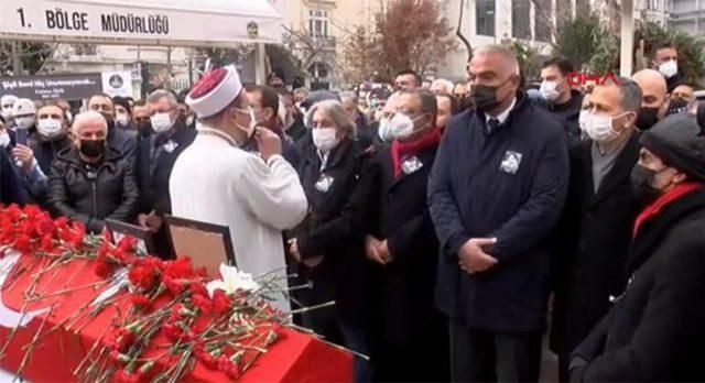 Fatma Girik son yolculuğuna uğurlandı: Ediz Hun'un sahnede zor anları - Resim: 1