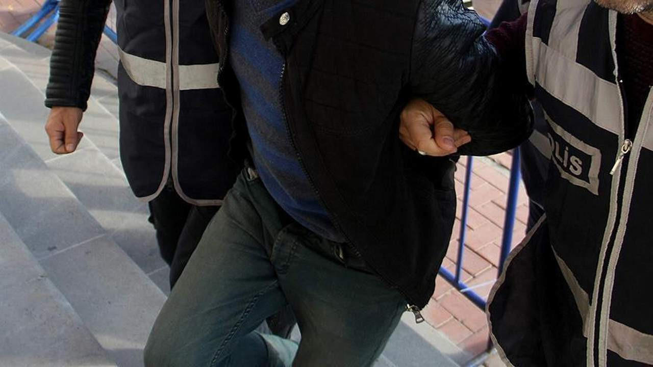 PKK’ya adam toplayan öğretmen yakalandı