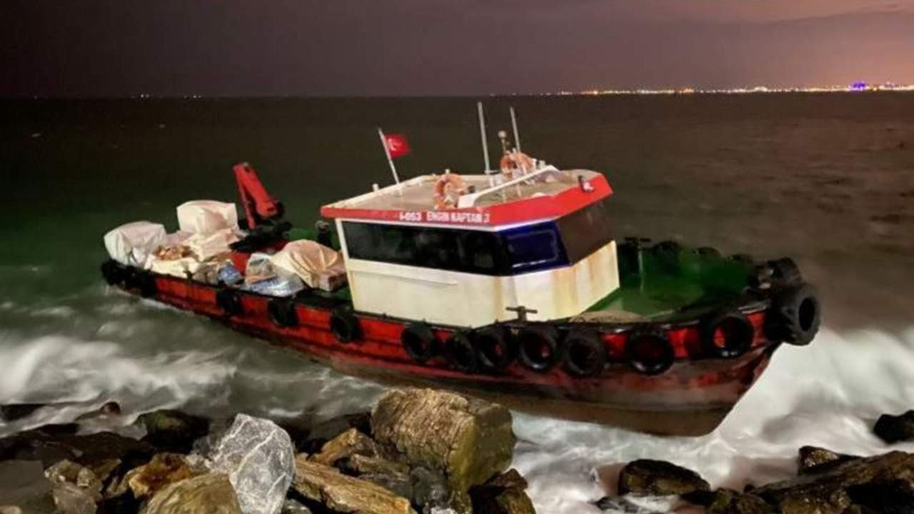 İstanbul'da balıkçı teknesi karaya oturdu