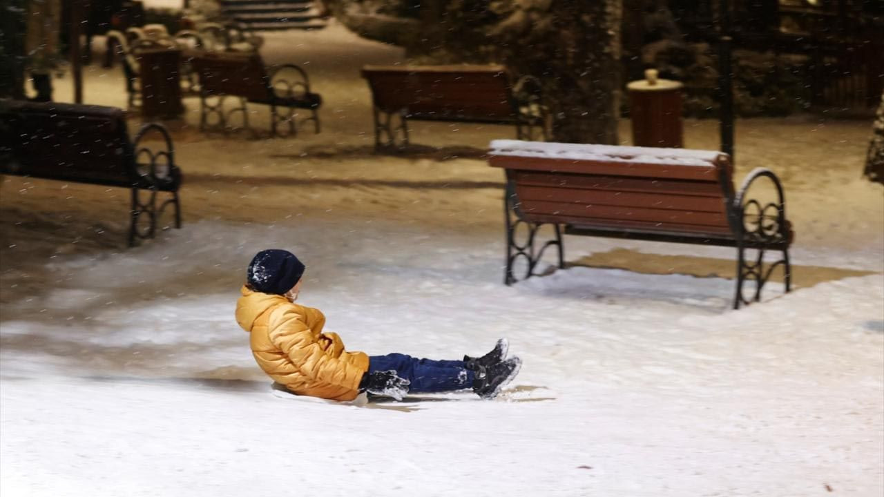 Ankara yeni güne ''bembeyaz'' uyandı - Resim: 1