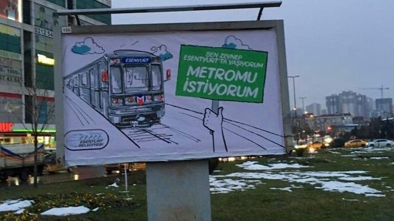 CHP'li belediyeler sokakları ''Metroma engel olma'' afişleriyle donattı