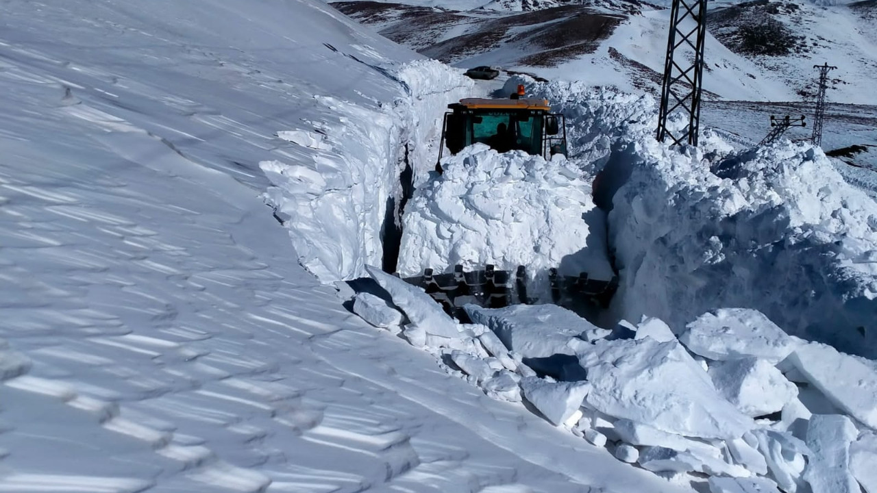 Fotoğraflar Türkiye'den! 6 metrelik kar tünelleri görenleri şaşırtıyor