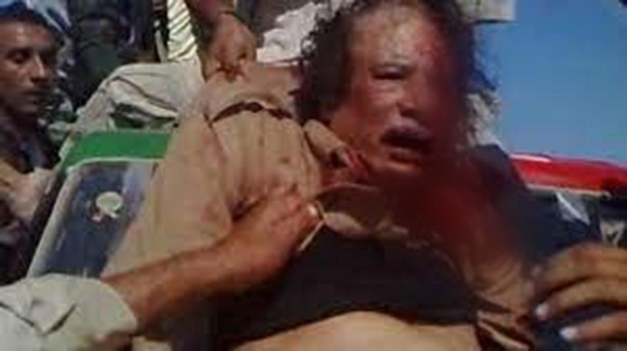 Linç edilerek öldürülen Kaddafi hakkında bomba iddia - Resim: 3