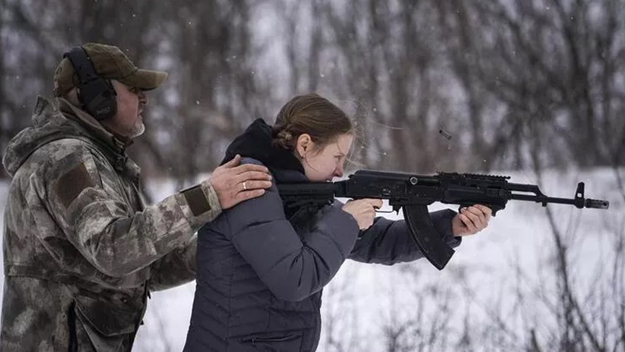 Ukrayna'da savaşa hazırlık: Sivilleri eğitiyorlar